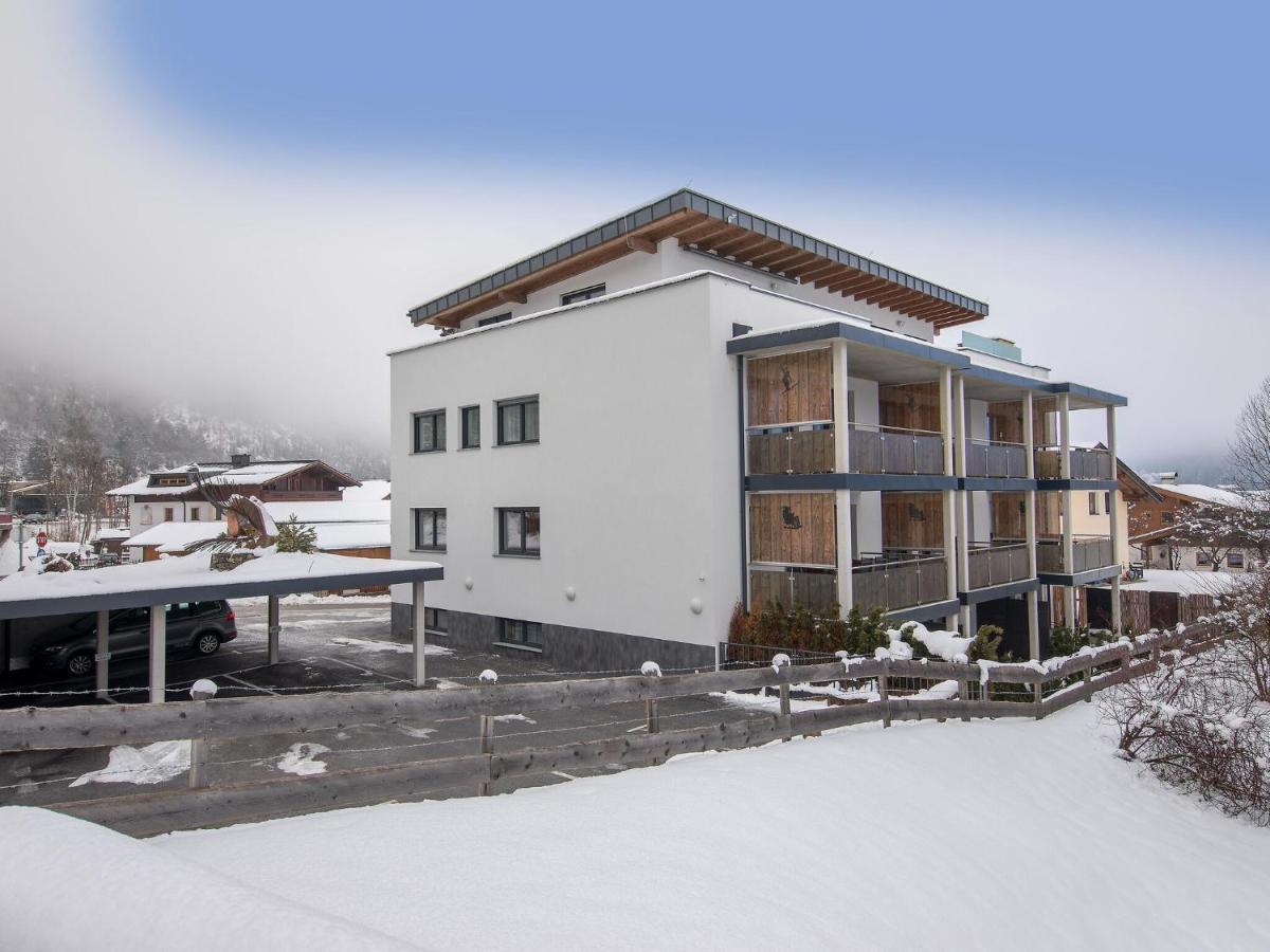 Apartment In Neukirchen With A Carport Neukirchen am Großvenediger Eksteriør billede
